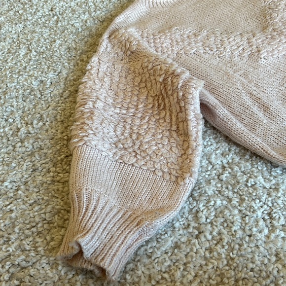 Soft pink winter pull over with intricate knitted detail. - Picture 5 of 7